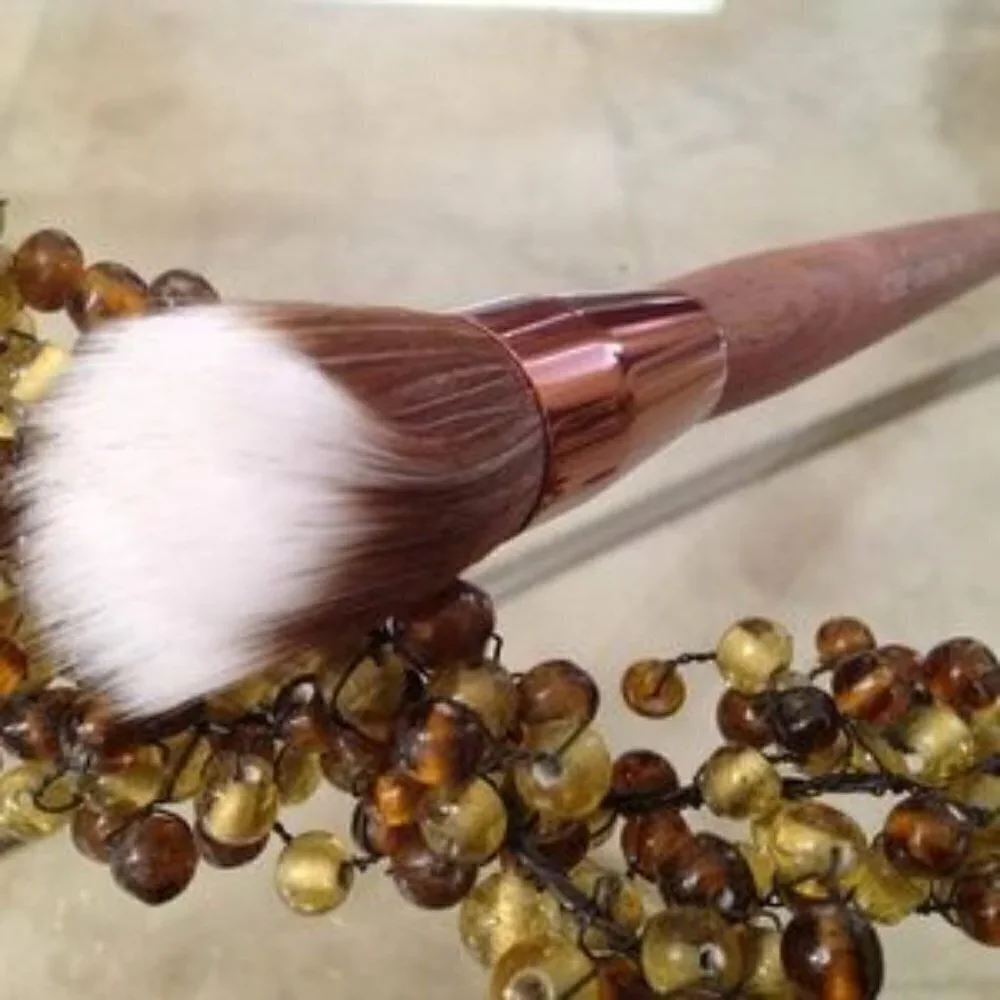 Josie Maran Vibrancy Foundation Brush (005) / FULL SIZE / BRAND NEW